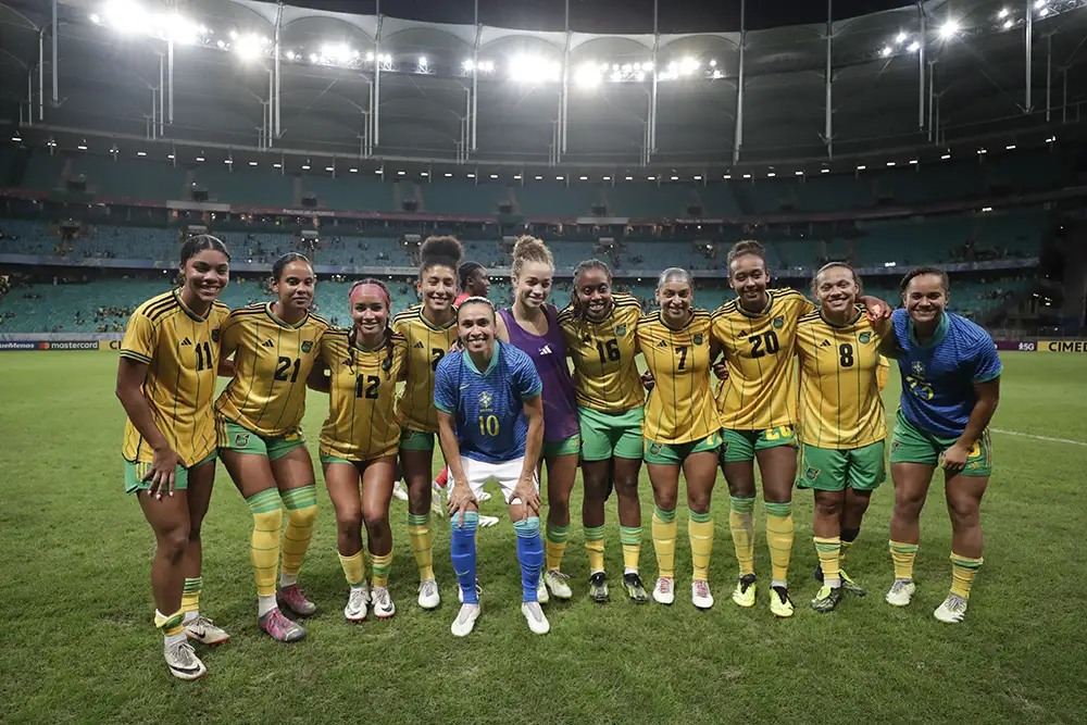 Jogadoras da Seleção Brasileira e Jamaica